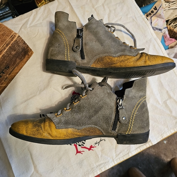 Maciejka Suede AnklecBoots Made in Poland - Picture 2 of 8